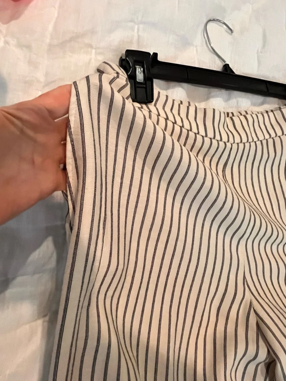 H&M Pinstripe Wide Leg Pants Flowy Pockets Side Zip LW Summer Perfect Career